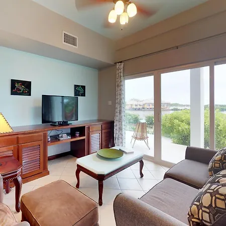Suite B103 Mara Laguna