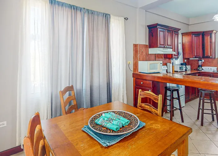 B103 Mara Laguna * San Pedro (Ambergris Caye)